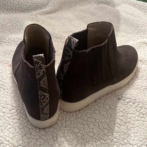 Dolce Vita gray suede hidden wedge sneaker size 9.5 - Picture 7 of 7